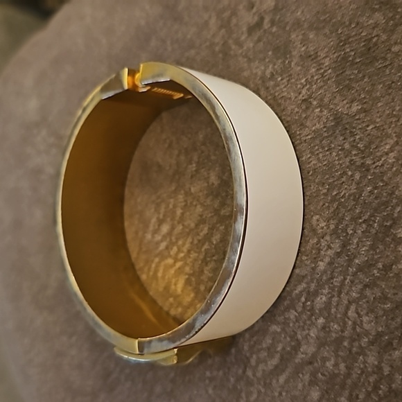 VTG VINCE CAMUTO Cream and Gold Chunky Clamper Atomic Bangle Bracelet - Picture 3 of 5